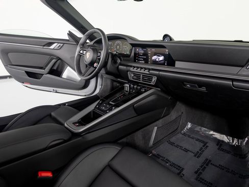 Certified 2025 Porsche 911 Carrera image 28