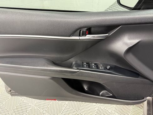 Used 2020 Toyota Camry SE image 9