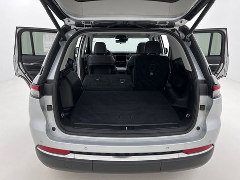 Used 2023 Jeep Grand Cherokee Limited w/ Luxury Tech Group II image 24