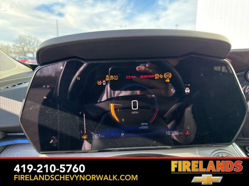 Used 2025 Chevrolet Trax LT w/ LT Convenience Package image 6