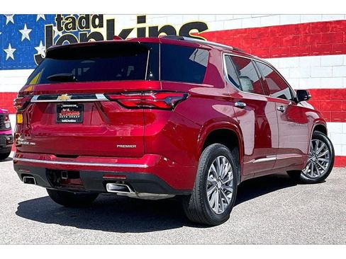 Used 2023 Chevrolet Traverse Premier AWD/4WD image 2