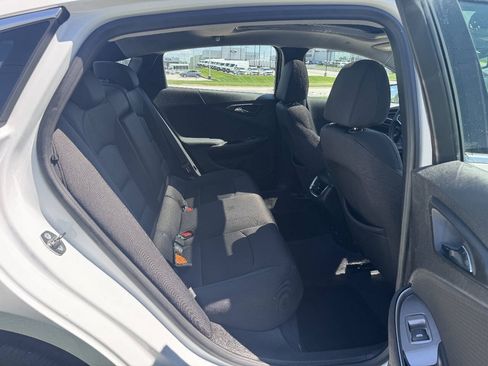 Used 2017 Chevrolet Malibu LT FWD image 13