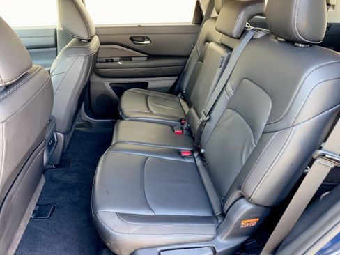 Used 2025 Nissan Pathfinder SL AWD/4WD image 25