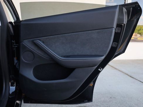 Used 2024 Tesla Model Y Long Range AWD/4WD image 19