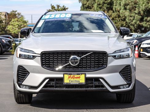 Used 2025 Volvo XC60 B5 Plus image 4