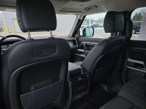 Used 2021 Land Rover Defender 110 SE image 31