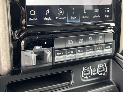 New 2024 RAM 5500 Laramie image 30