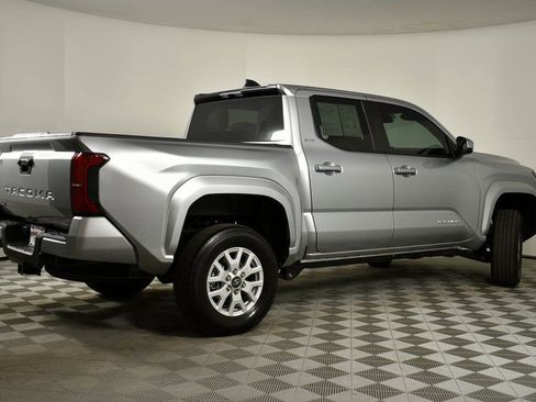 Certified 2025 Toyota Tacoma SR5 image 4