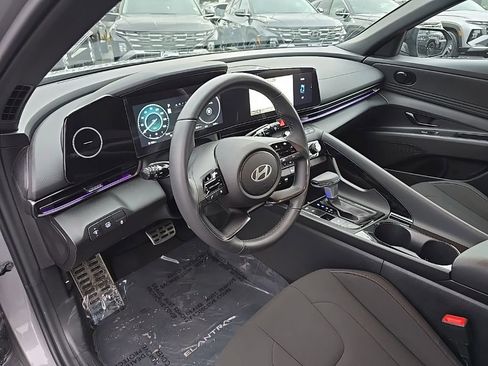Certified 2025 Hyundai Elantra SEL image 10