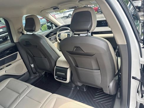 Used 2025 Lincoln Nautilus Premier AWD/4WD image 23