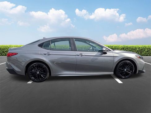 Certified 2025 Toyota Camry SE image 3