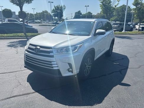 Used 2019 Toyota Highlander XLE FWD image 4