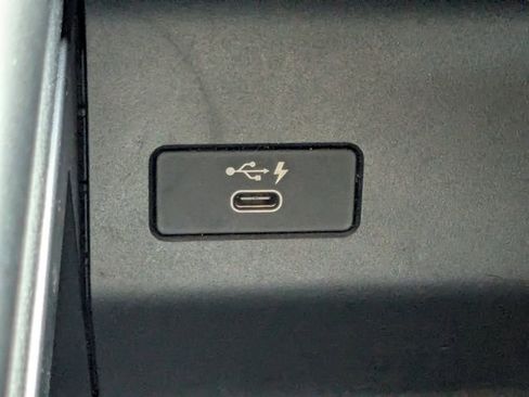 Used 2022 BMW X6 xDrive40i w/ Executive Package image 37