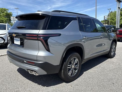 New 2026 Chevrolet Traverse LT w/ Driver Confidence Package FWD image 3