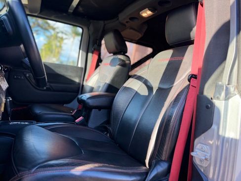 Used 2017 Jeep Wrangler Rubicon AWD/4WD image 8