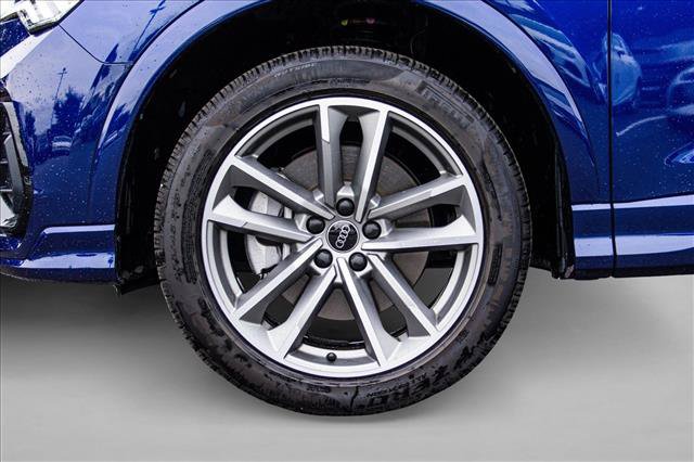 Certified 2025 Audi Q3 2.0T Premium w/ Convenience Package AWD/4WD image 9