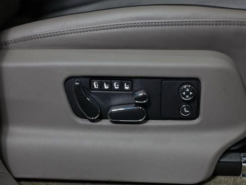 Used 2022 Bentley Bentayga image 38