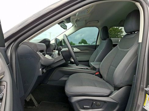 Used 2025 Ford Explorer Active AWD/4WD image 13