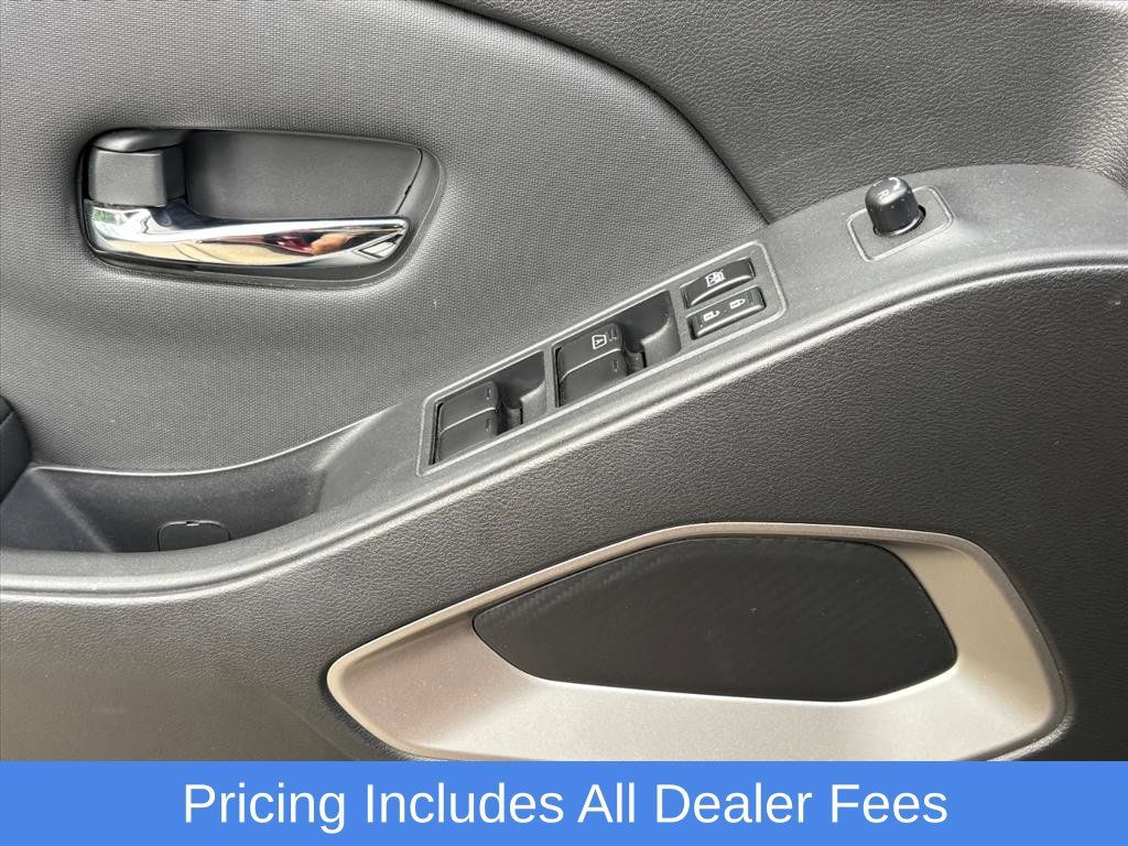 Used 2022 Nissan Frontier SV w/ Technology Package AWD/4WD image 13