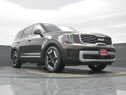 Used 2024 Kia Telluride S image 28