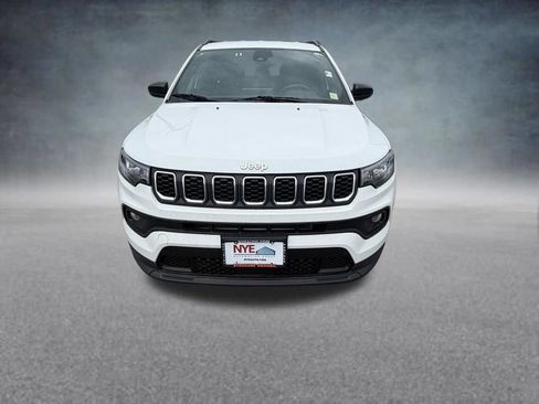 Used 2024 Jeep Compass Latitude AWD/4WD image 9