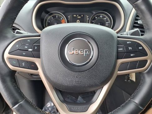 Used 2017 Jeep Cherokee Latitude FWD image 13