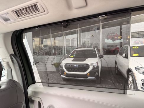 Used 2024 Toyota Sienna XLE image 39