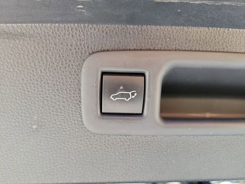 Used 2022 Toyota Highlander LE image 12