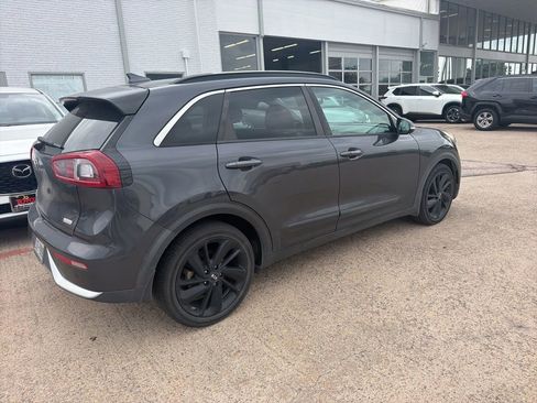 Used 2018 Kia Niro EX w/ EX Touring Graphite Edition FWD image 2
