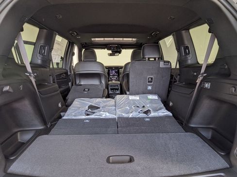 New 2025 Jeep Grand Cherokee L Altitude RWD image 31