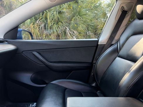 Used 2021 Tesla Model Y Long Range image 21