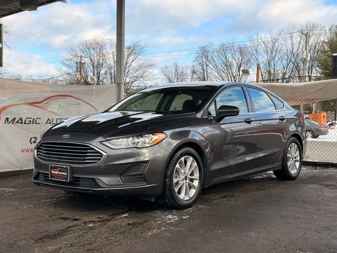 Used 2020 Ford Fusion SE image 3