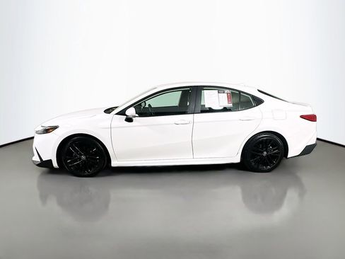 Used 2025 Toyota Camry SE FWD image 5