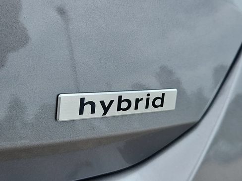 Used 2025 Hyundai Elantra Limited FWD image 15
