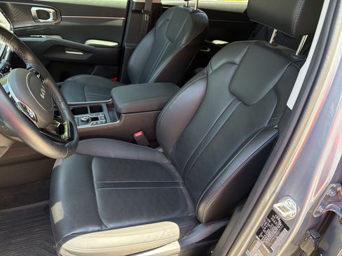 Used 2025 Kia Sorento S w/ Panoramic Sunroof Package FWD image 17