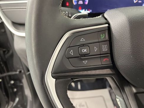 Used 2024 Jeep Grand Cherokee L Laredo image 22