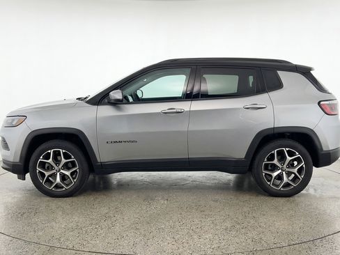 Used 2025 Jeep Compass Limited image 5