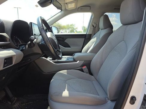Used 2020 Toyota Highlander LE w/ Protection Package #3 FWD image 12
