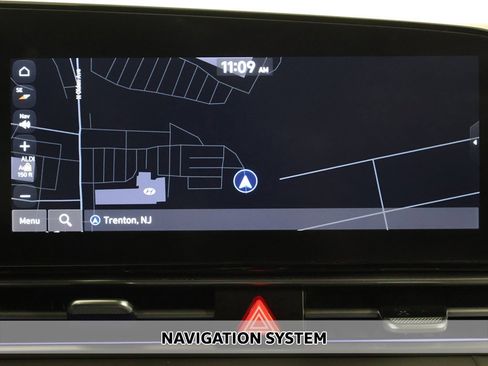 Used 2024 Hyundai Elantra SEL image 3