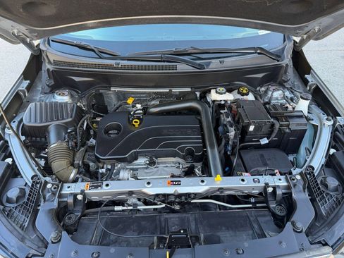 Used 2024 GMC Terrain SLT image 34