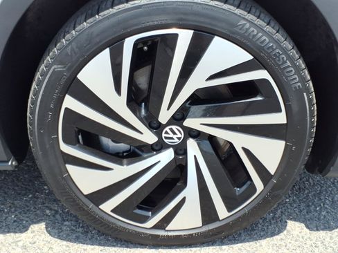 Certified 2025 Volkswagen ID.4 Pro S Plus AWD/4WD image 9