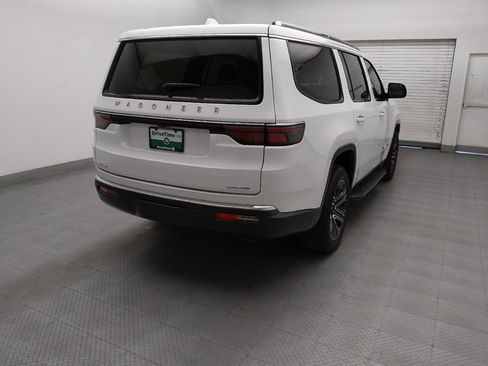 Used 2022 Jeep Wagoneer Series III AWD/4WD image 7