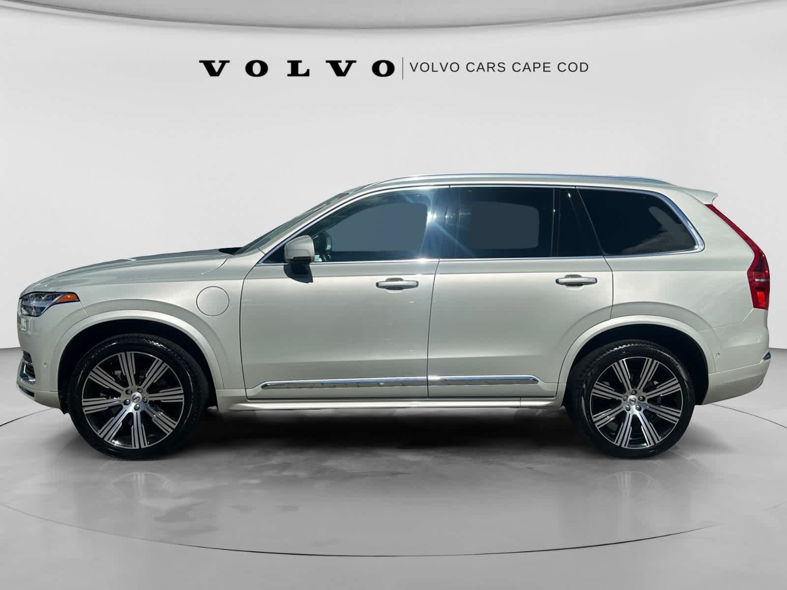 Used 2022 Volvo XC90 T8 Inscription w/ Advanced Package AWD/4WD image 4