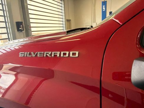 Used 2022 Chevrolet Silverado 1500 LT AWD/4WD image 6