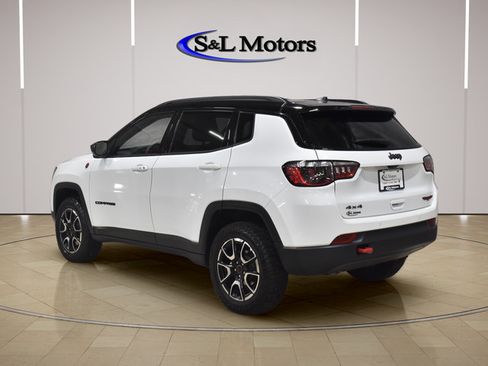 Used 2025 Jeep Compass Trailhawk AWD/4WD image 5