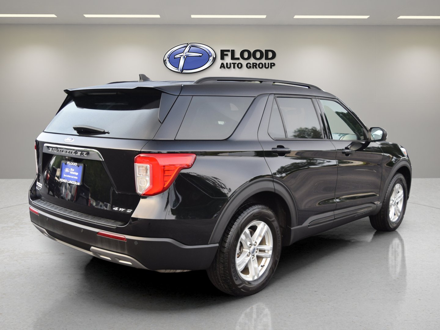 Certified 2021 Ford Explorer XLT w/ Equipment Group 202A AWD/4WD image 4