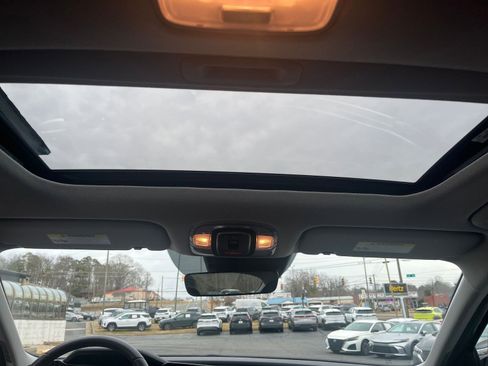 Used 2025 Hyundai Elantra Limited image 25