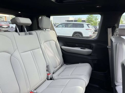 New 2026 Jeep Grand Wagoneer L Limited w/ Premium Group II AWD/4WD image 17