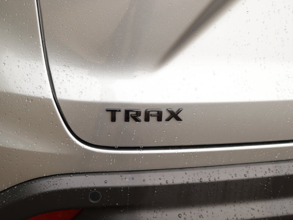 Used 2025 Chevrolet Trax RS w/ Sunroof Package FWD image 33
