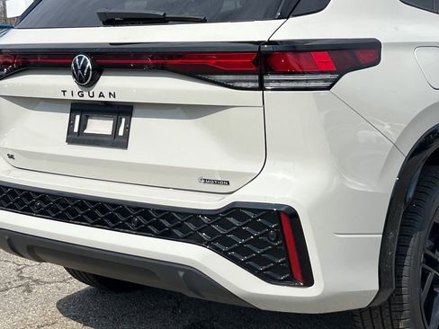 New 2026 Volkswagen Tiguan SE R-Line AWD/4WD image 5